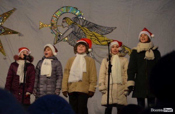 У Луцьку засвітили головні ялинки міста. ФОТО 