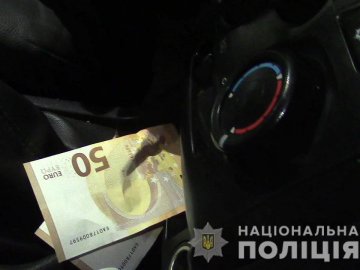 Рівень алкоголю – у 8 разів вище норми: на Волині п’яний керманич за 100 євро намагався «купити» поліцію