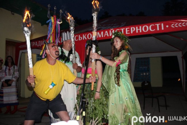 Сотні людей і величезне вогнище: як на Купала відтворювали язичницькі традиції у Шацьку. ФОТО. ВІДЕО