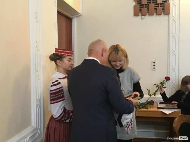 У Луцьку нагородили «заслужених» діячів, «відмінних» волонтерів і професіоналів. ФОТО