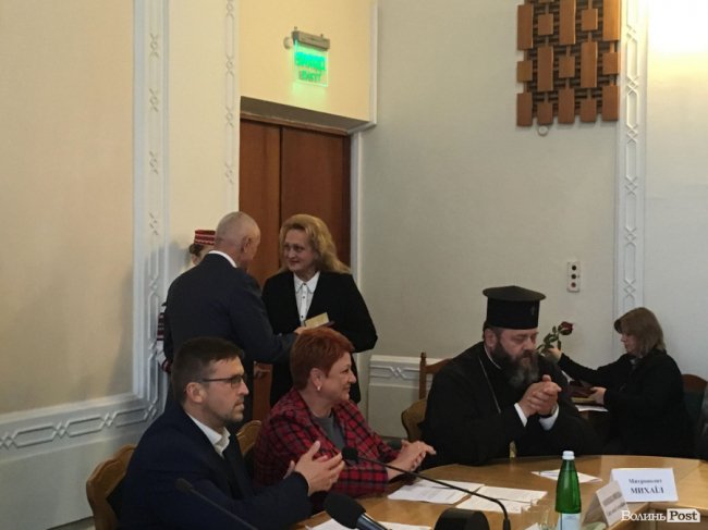 У Луцьку нагородили «заслужених» діячів, «відмінних» волонтерів і професіоналів. ФОТО