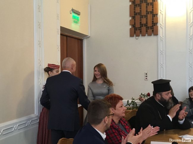 У Луцьку нагородили «заслужених» діячів, «відмінних» волонтерів і професіоналів. ФОТО