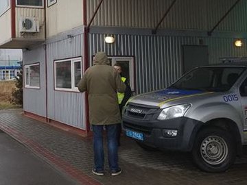 Волинські правоохоронці вилучили у киянина водійське посвідчення, яке у базі  — не його. ФОТО  