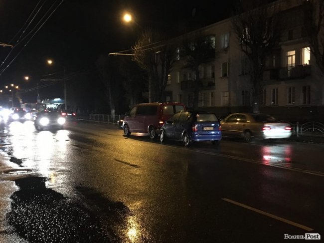 У Луцьку на Перемоги сталася аварія: рух – ускладнений. ФОТО