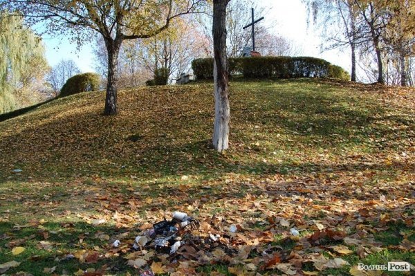 Парк у Луцьку: осіння краса і людська байдужість. ФОТО