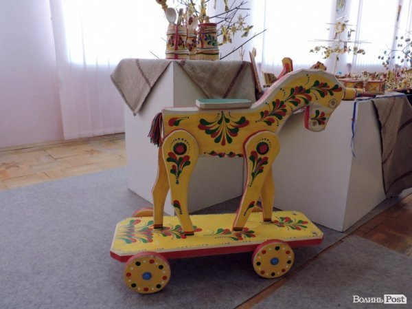 Лучани можуть відвідати унікальну виставку дерев'яних іграшок-забавок. ФОТО