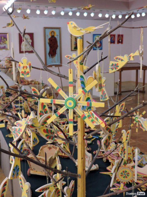 Лучани можуть відвідати унікальну виставку дерев'яних іграшок-забавок. ФОТО