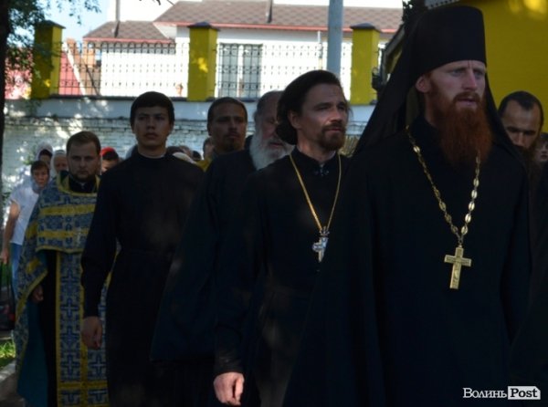 До Луцька привезли цілющі святині. ФОТО