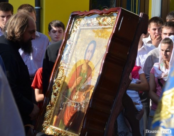 До Луцька привезли цілющі святині. ФОТО