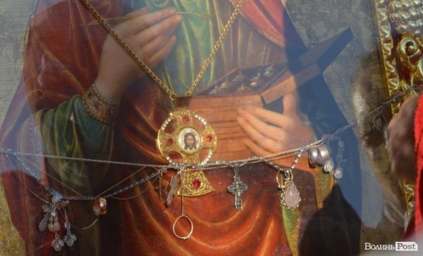 До Луцька привезли цілющі святині. ФОТО