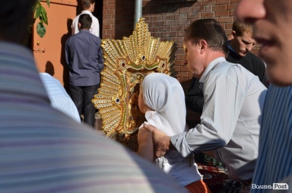 До Луцька привезли цілющі святині. ФОТО