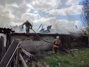 На Волині горіли хлів та солома