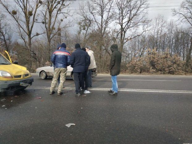 При виїзді з Луцька – аварія за участю Audi та Renault