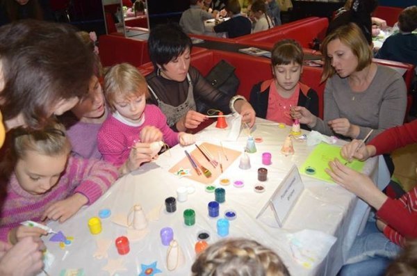 У Луцьку вчили виготовляти подарунки. ФОТО