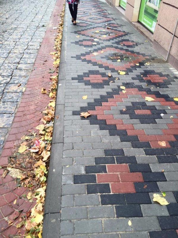 Тротуари у вигляді вишивки: вулиця Крилова після реконструкції. ФОТО