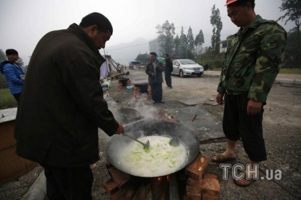 Китай очухується від землетрусів. ФОТО