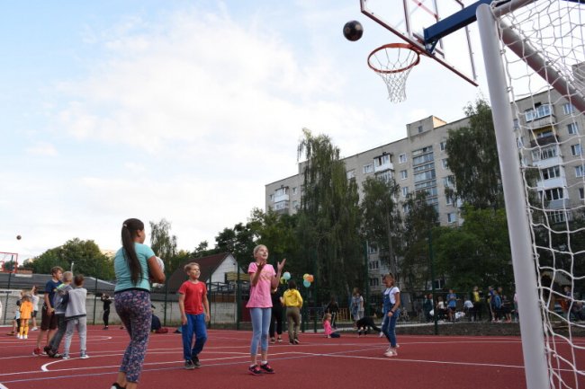 У Луцьку відкрили 12-й сучасний спортивний майданчик. ФОТО