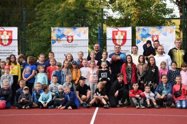 У Луцьку відкрили 12-й сучасний спортивний майданчик. ФОТО