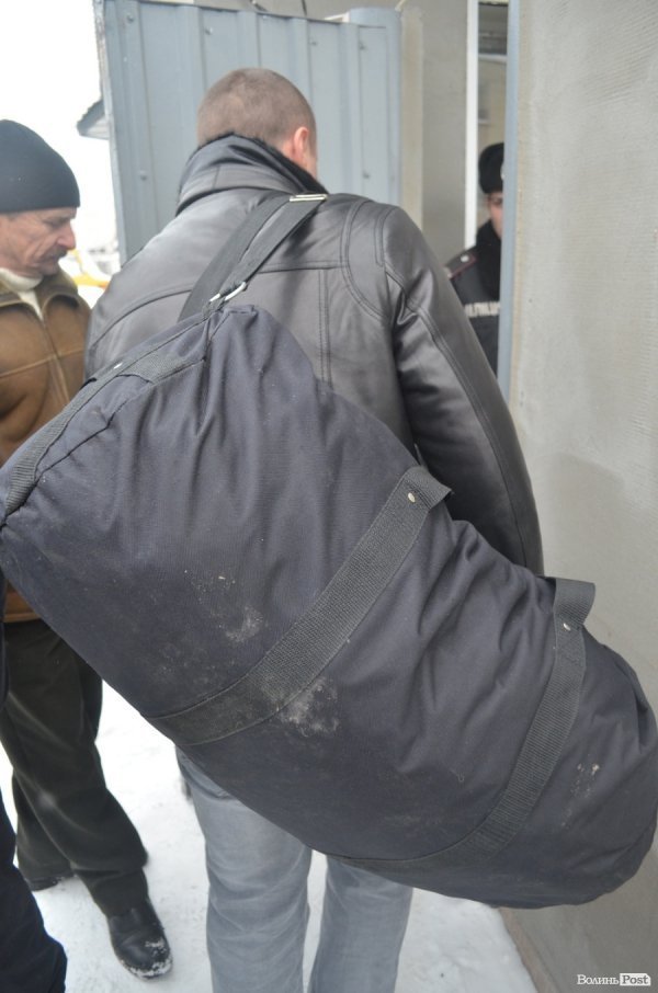 Блокування ВВшників у Луцьку: день другий. ФОТО