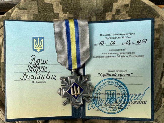 Військовослужбовець з Волині отримав «Срібний хрест» від Залужного