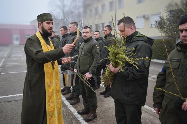 Луцькі нацгвардійці освятили вербу. ФОТО