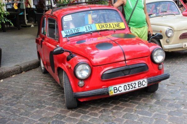 Антикварні «Запорожці» в Одесі. ФОТО