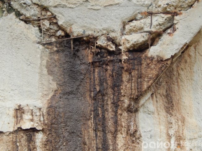 У місті на Волині резервуари з отруйними відходами «тріщать по швах». ФОТО