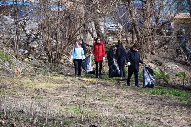 Великдень близько: Луцьк почали «зачищати» від сміття. ФОТО