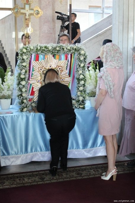 У Волинську ОДА принесли чудотворну ікону. ФОТО