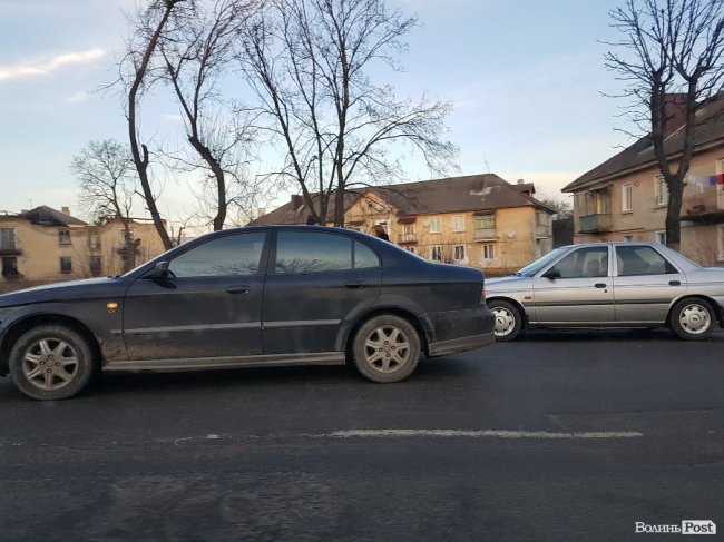У Луцьку на Дубнівській не розминулись дві автівки
