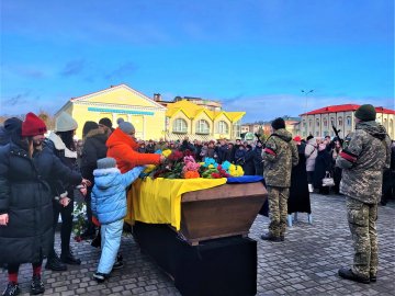 У Ковелі прощалися із фотографом, який загинув за Україну, Максимом Бурдою. ФОТО