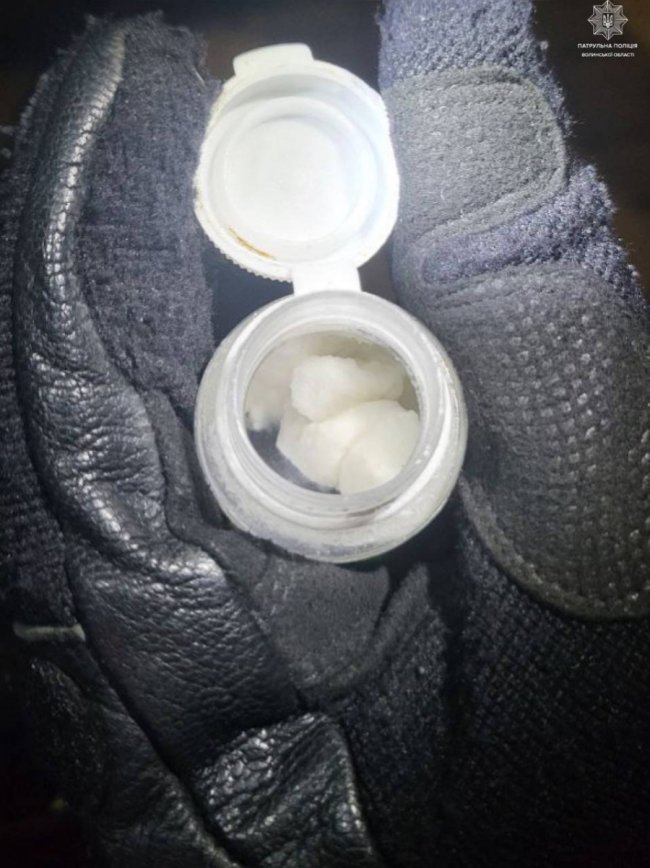 У Луцьку вночі у чоловіка виявили наркотики