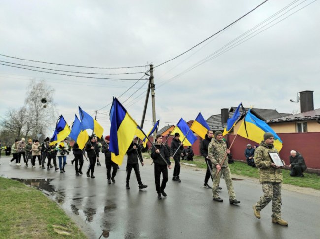 Знали та поважали усі: на Ковельщині попрощалися із загиблим на війні Героєм Сергієм Бордеану. ФОТО