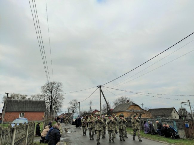Знали та поважали усі: на Ковельщині попрощалися із загиблим на війні Героєм Сергієм Бордеану. ФОТО