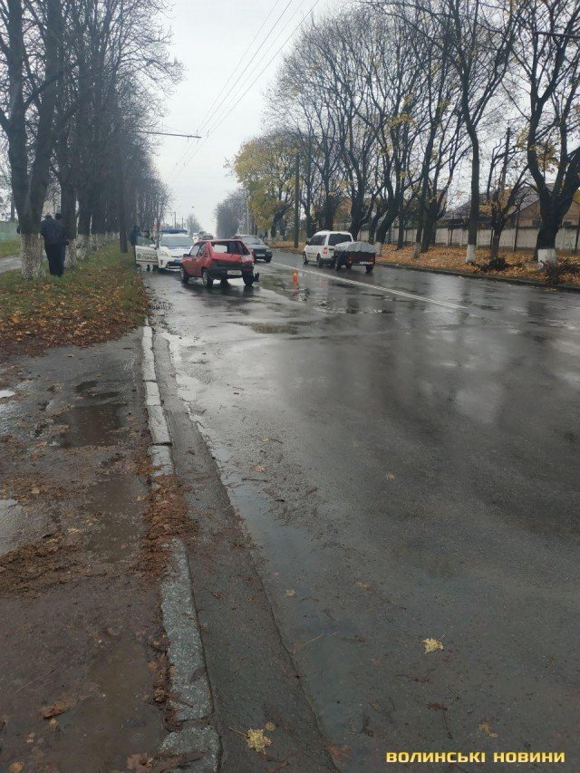 У Луцьку вантажівка зіткнулася з легковиком. ФОТО