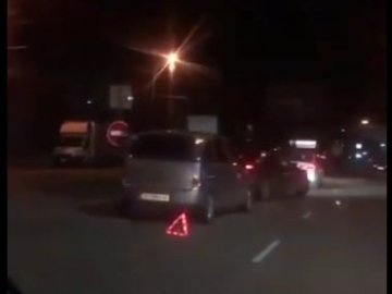 У Луцьку зіткнулися Mazda і Opel. ВІДЕО