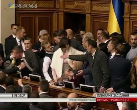 У Верховній Раді  - бійка депутатів
