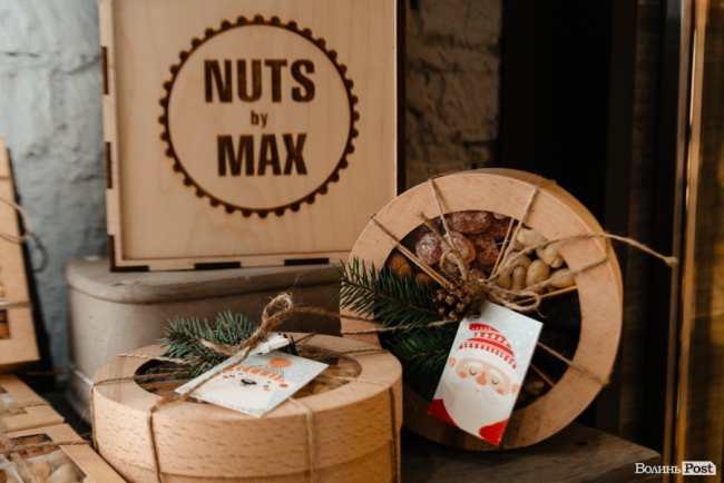Час небанальних і красивих подарунків: де у Луцьку купити набори із корисних смаколиків*