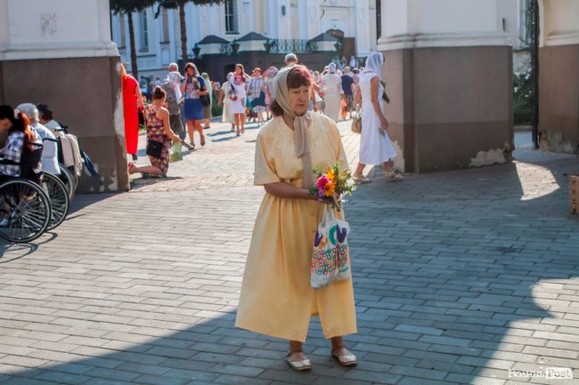 Різнобарв’я квітів та запашний мед: як у Луцьку святять «маковійчики». ФОТО
