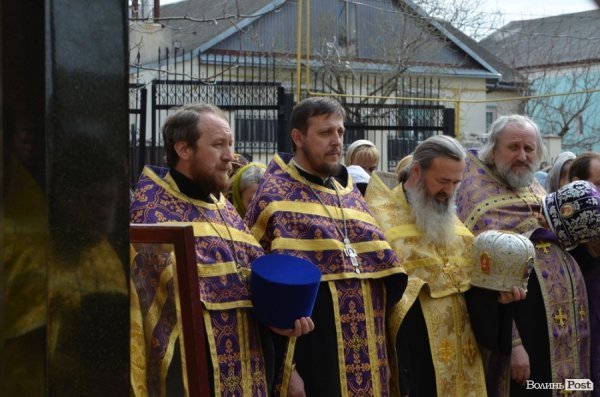 У Луцьк привезли мощі двох святих. ФОТО