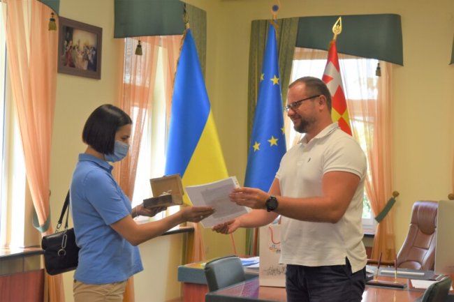 У Луцьку чоловік з інвалідністю та багатодітна мати отримали житло в новобудові. ФОТО