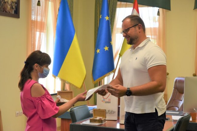 У Луцьку чоловік з інвалідністю та багатодітна мати отримали житло в новобудові. ФОТО