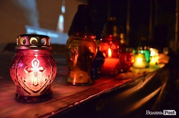 У центрі Луцька молилися за померлих. ФОТО