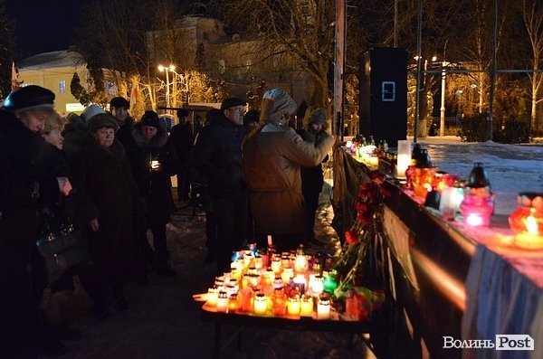 У центрі Луцька молилися за померлих. ФОТО