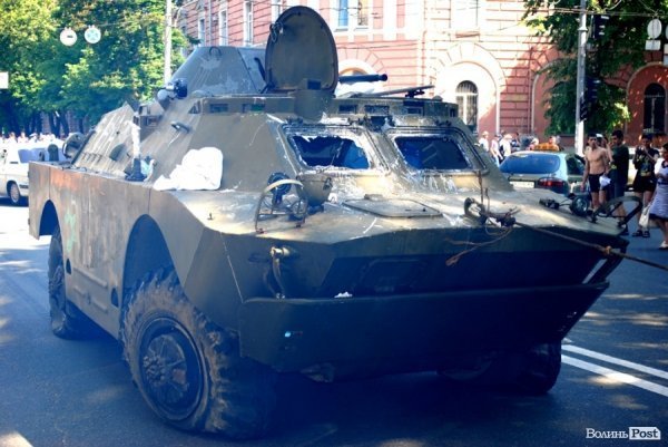 З цеглиною проти броньовика: волинський нардеп знову відзначився у бійці. ФОТО