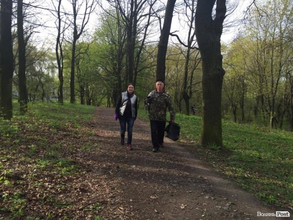 Депутати Луцькради вийшли на генеральне прибирання. ФОТО. ВІДЕО