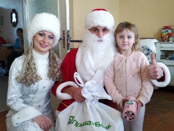 Клієнти ПриватБанку створили новорічне диво маленьким пацієнтам лікарень. ФОТО*