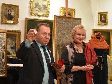 У Луцьку презентували сувенірну монету, випущену до 590 річниці з'їзду монархів