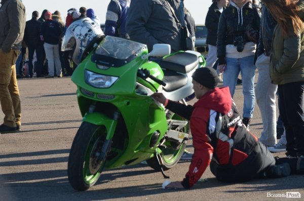 Під Луцьком відбувся чемпіонат з дрег-рейсингу. ФОТО