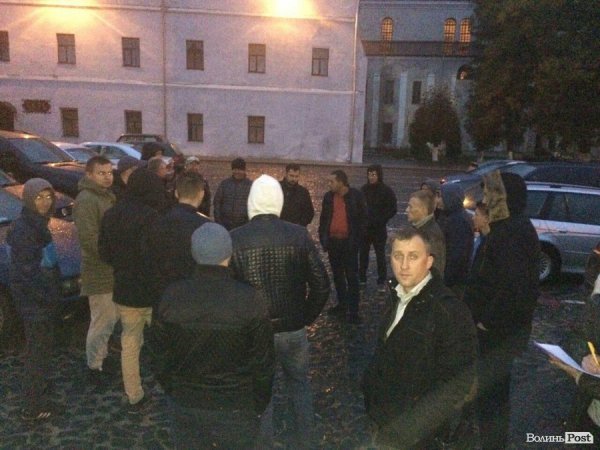 На Волині об'єдналися власники автівок з іноземною реєстрацією.ФОТО